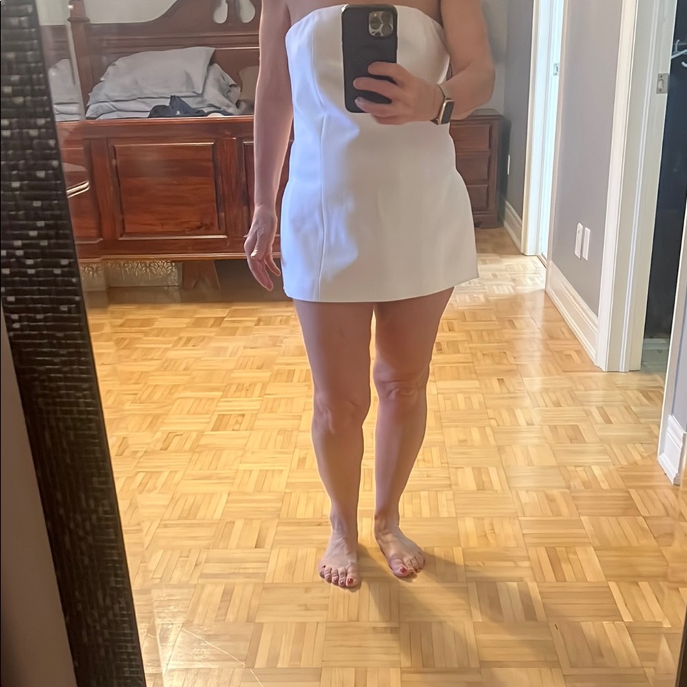 Strapless Babaton tube top with side slits